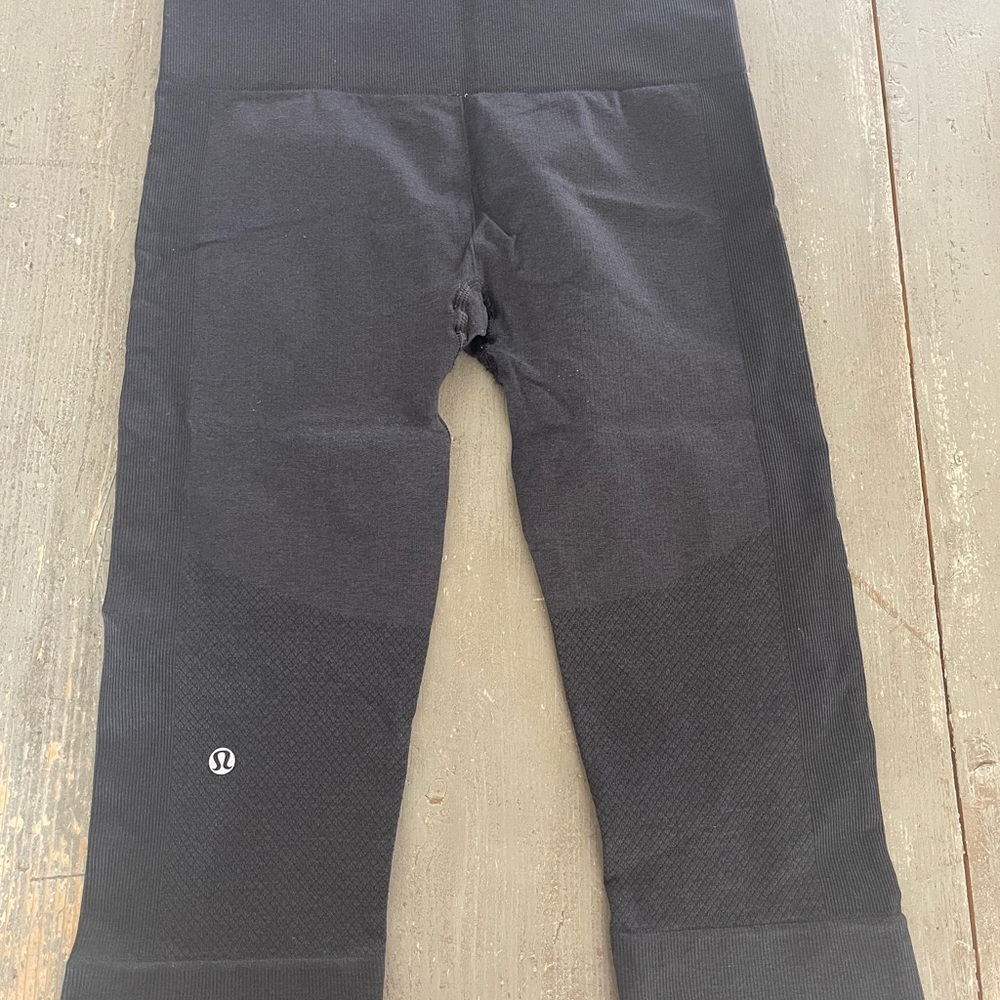 Lululemon cropped leggings size 6